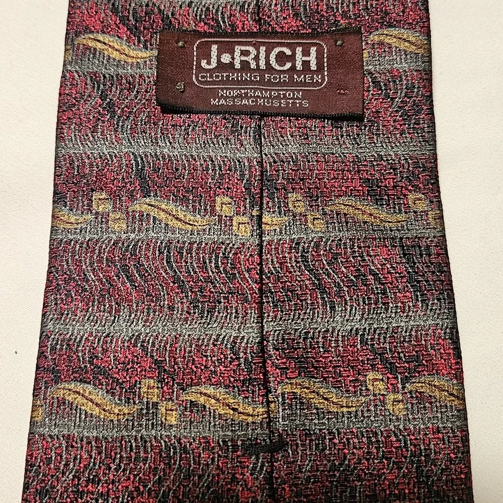 J.‎ Rich Tie